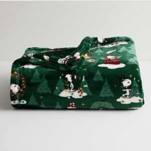 The Big One Peanuts Christmas Oversized Plush Throw 5ft x 6ft